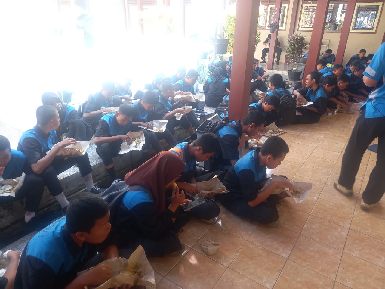 Tumbuhkan Semangat Berbagi Tehnik Mesin  Eksago Adakan Kegiatan Jumat Berkah
